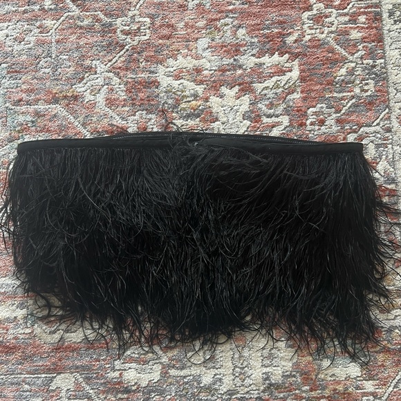 Revolve - Camila Coelho - Emiliana black feather crop top - Picture 3 of 4